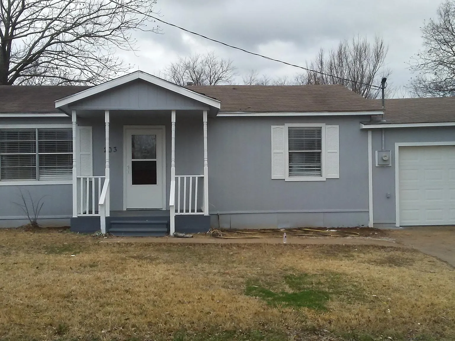 3 bed, 1339 sqft, $1,450 — Photo 1