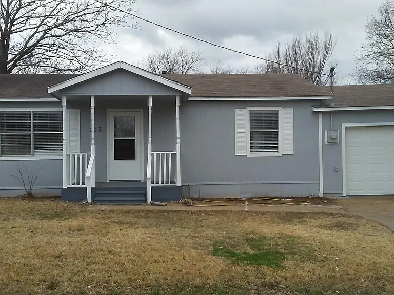 203 W Eagle St — Photo 1