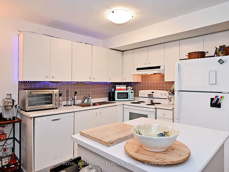 415 Jarvis St #125 — Photo 26