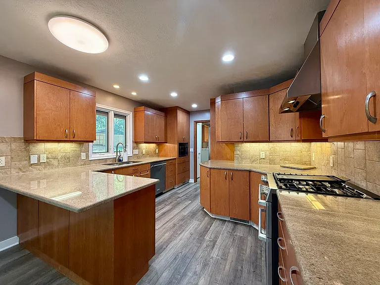 9325 Pauline St — Photo 2