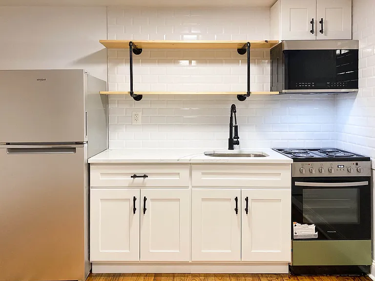 1092 President St #BASEMENT — Photo 2