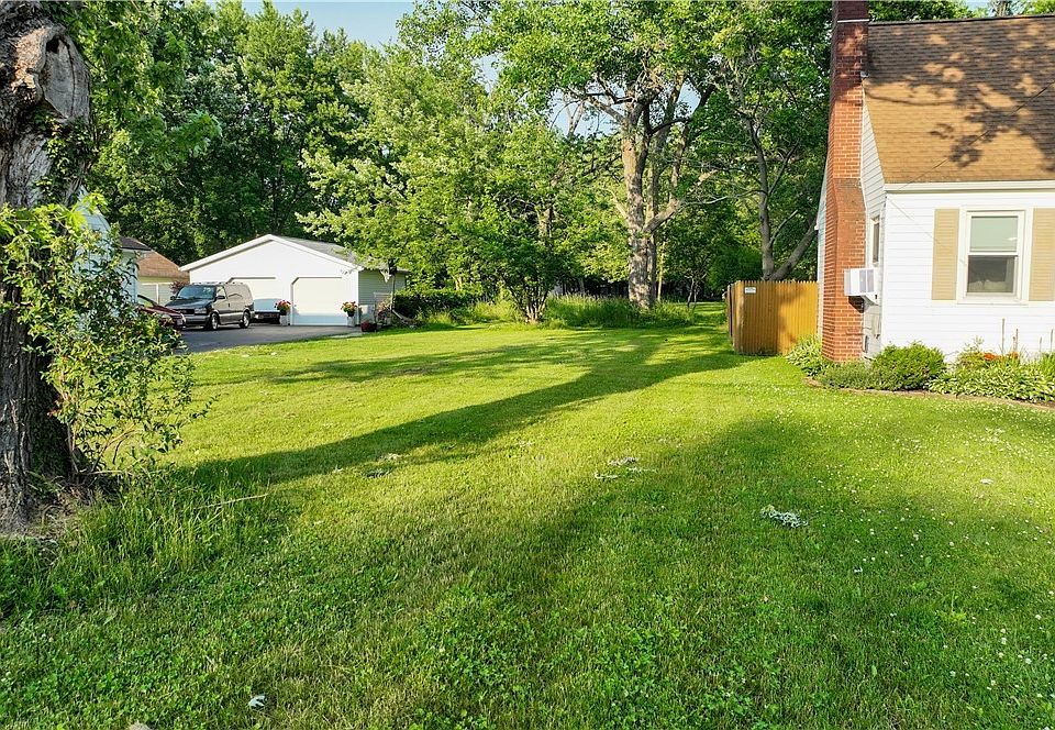 1st image of 824 Hine Ave
