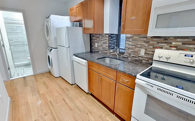 Rented by REAL New York | media 24