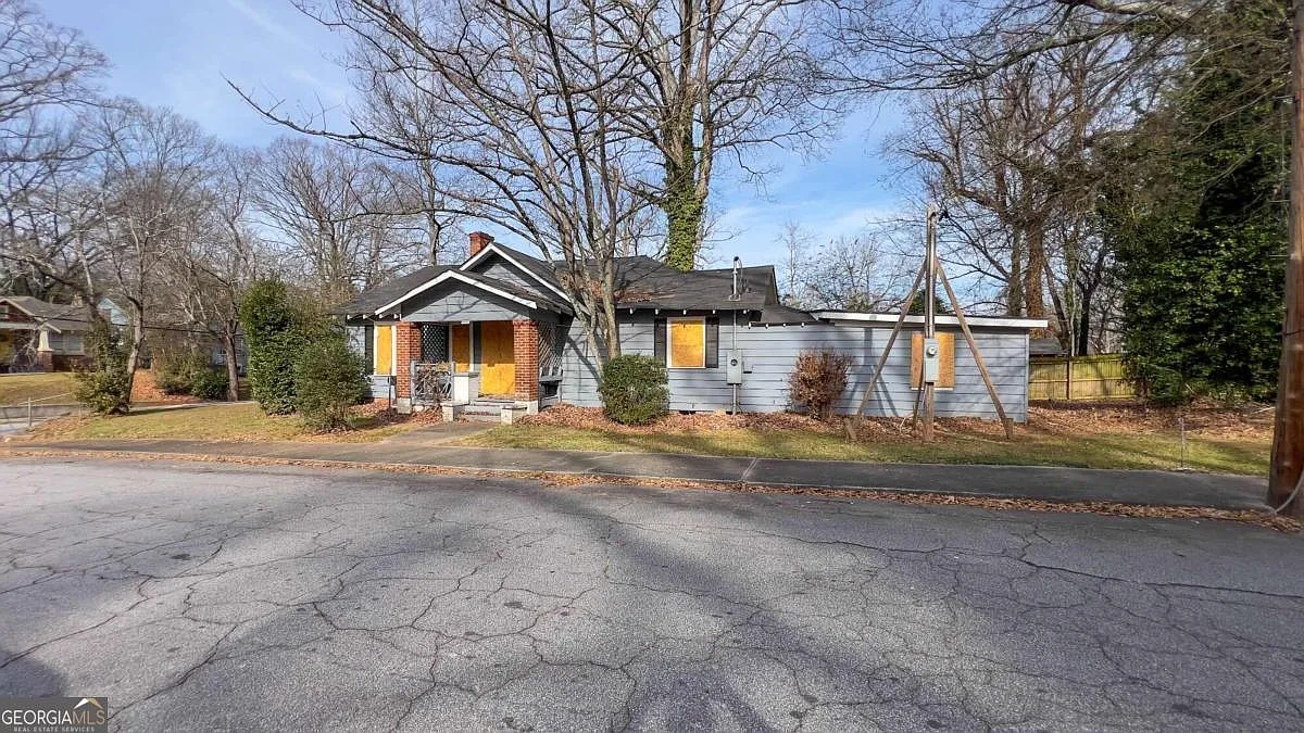 2204 Newnan St photo 1
