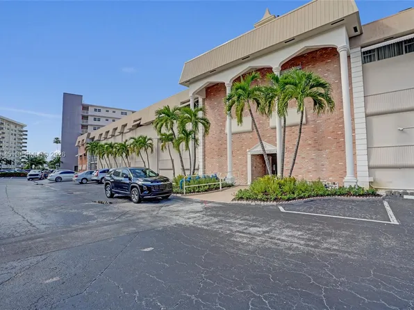 300 Golden Isles Dr APT 102, Hallandale, FL 33009