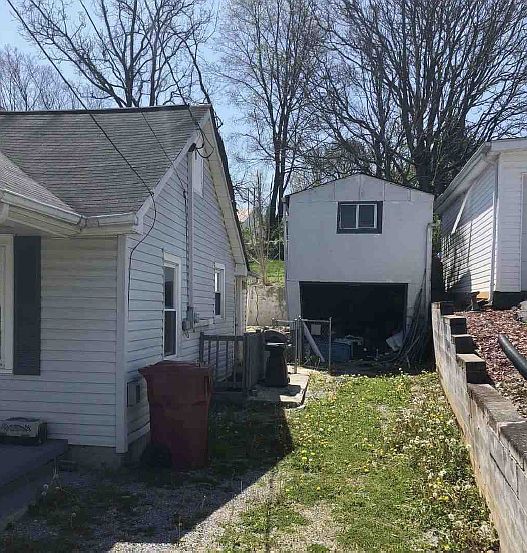 2nd image of 1705 Indian Ridge Rd