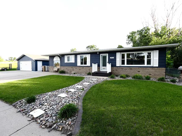 2504 & 2508 2nd Ave NW, Minot, ND 58703
