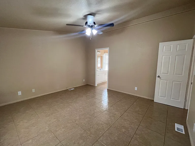 7868 N Reed Rd — Photo 21