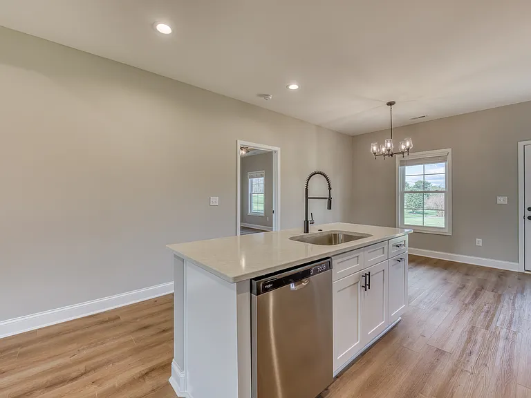 221 Monroe Dr — Photo 6