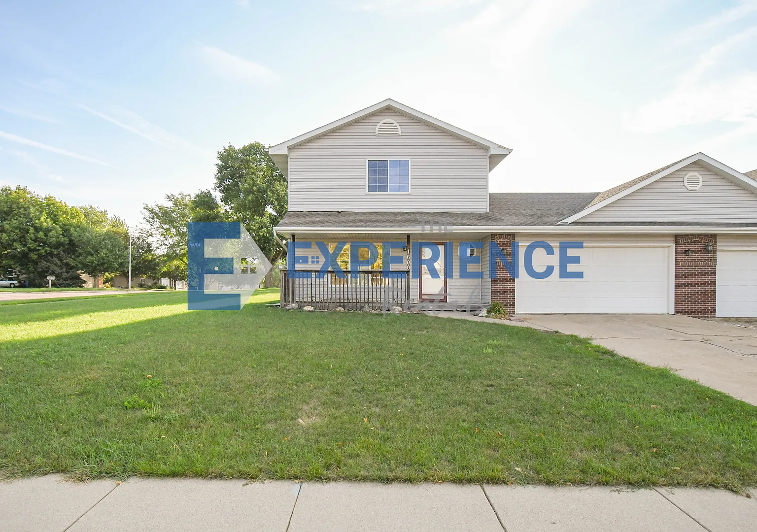 Charming West Side Twin Home! — Photo 3
