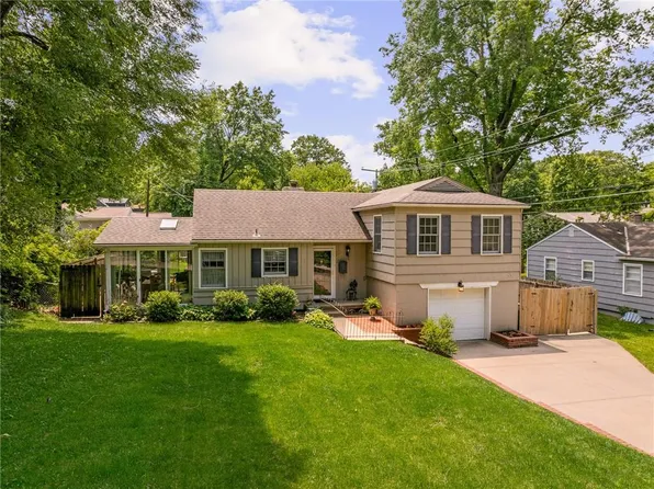 4505 W 77th St, Prairie Village, KS 66208