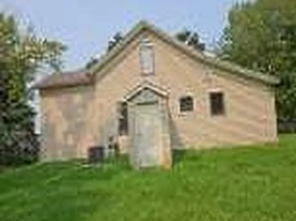 77451 275th St, Clarks Grove, MN 56016