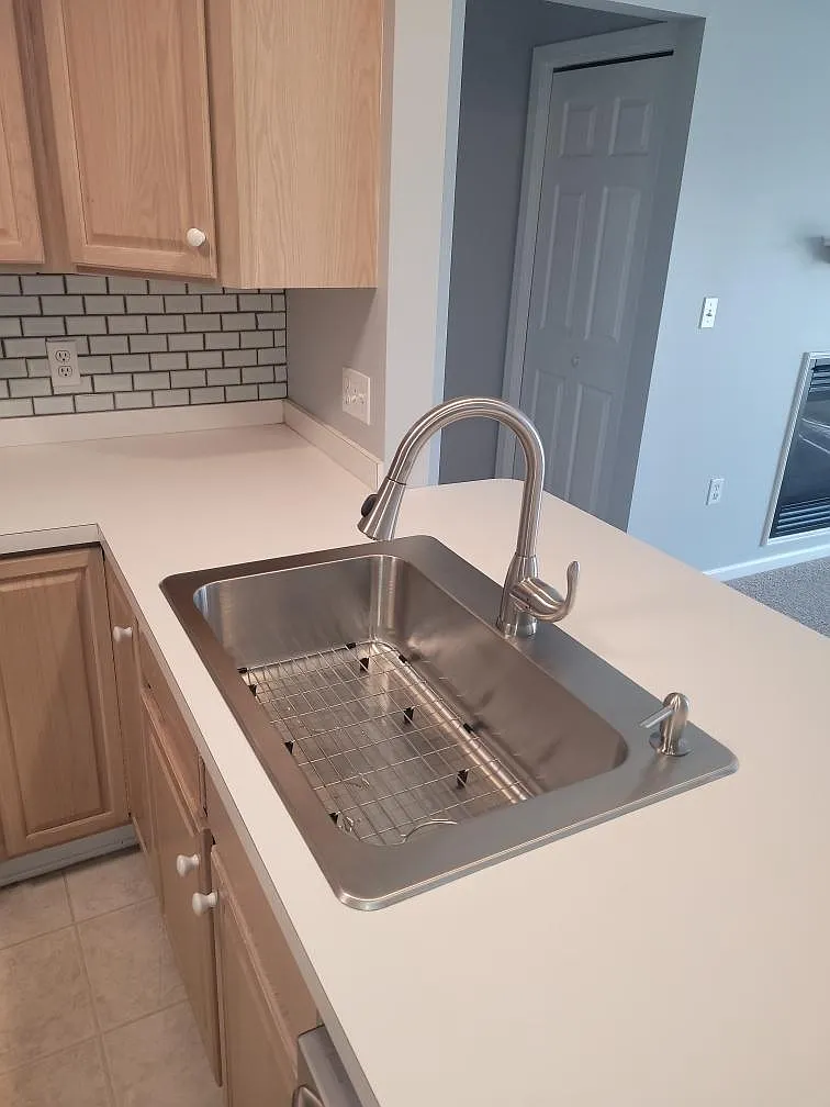 2 bed, 1231 sqft, $2,100 — Photo 3