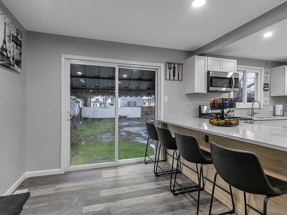 1st image of 190 Wakefield Ave
