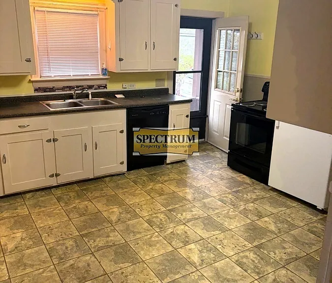 83 Oakland St — Photo 3