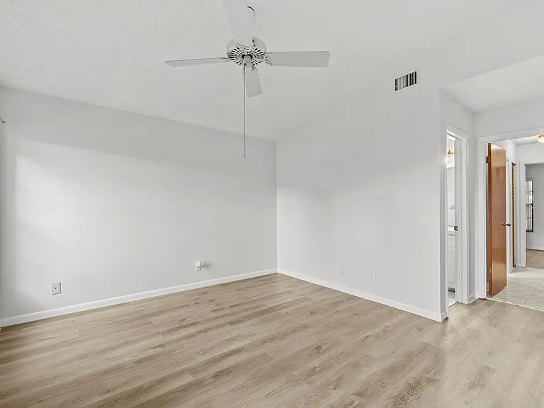 8019 SE Villa Cir — Photo 13