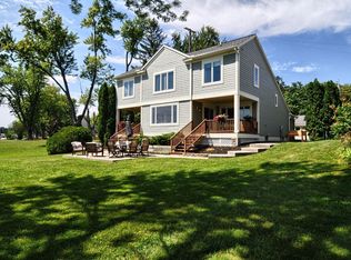 14073 Swanee Beach Dr, Fenton, MI 48430