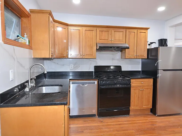 552 Pleasant St #1 — Photo 1