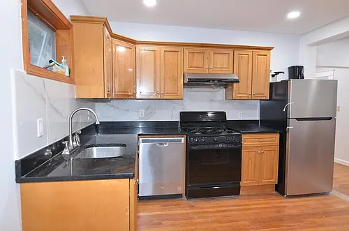 552 Pleasant St #1 Photo 1 552 Pleasant St #1 Photo 1