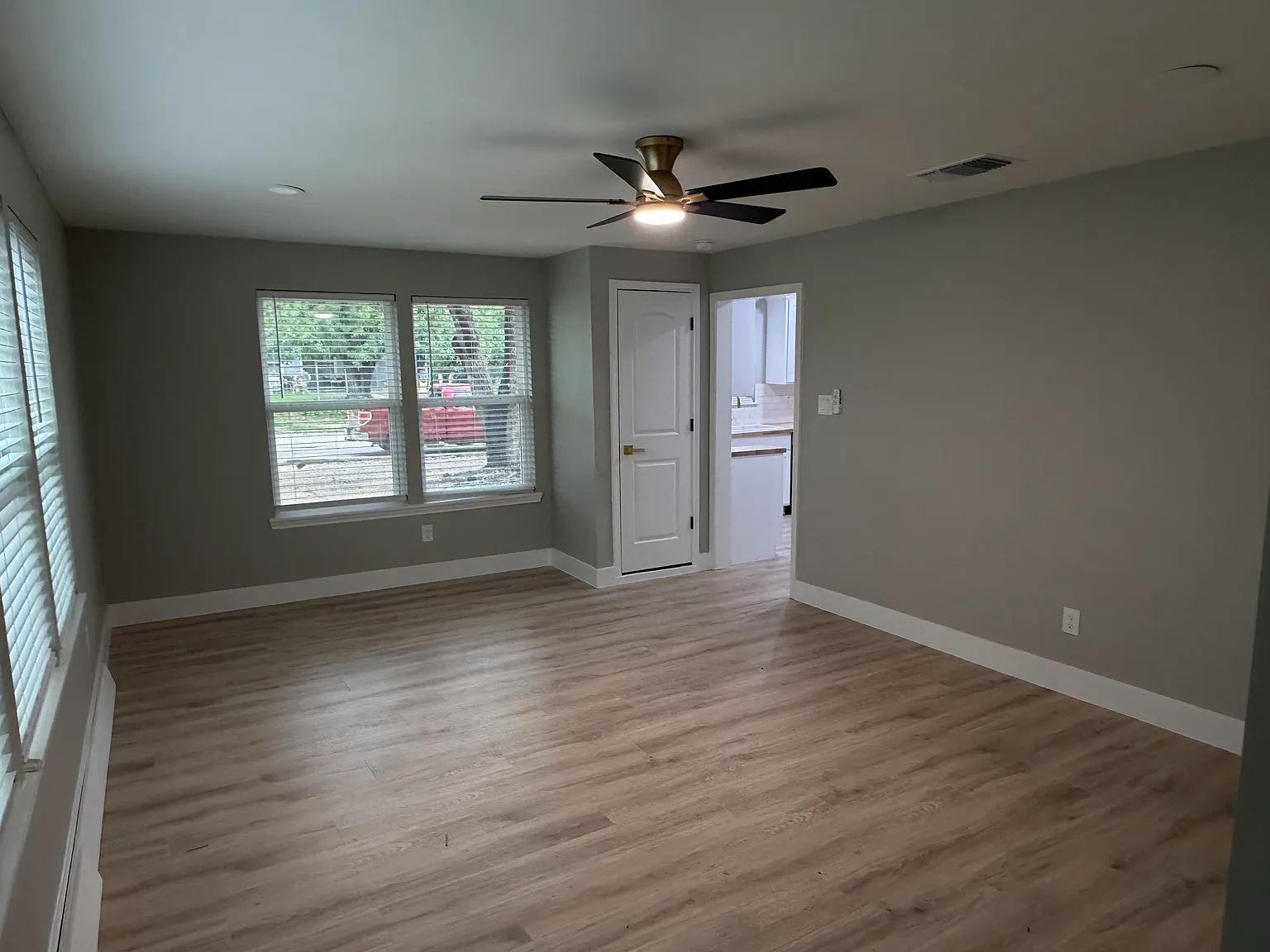 3 bed, 1056 sqft, $1,650 — Photo 3