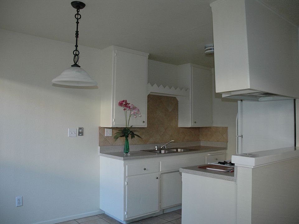 1st image of 460 Vista Ave APT D
