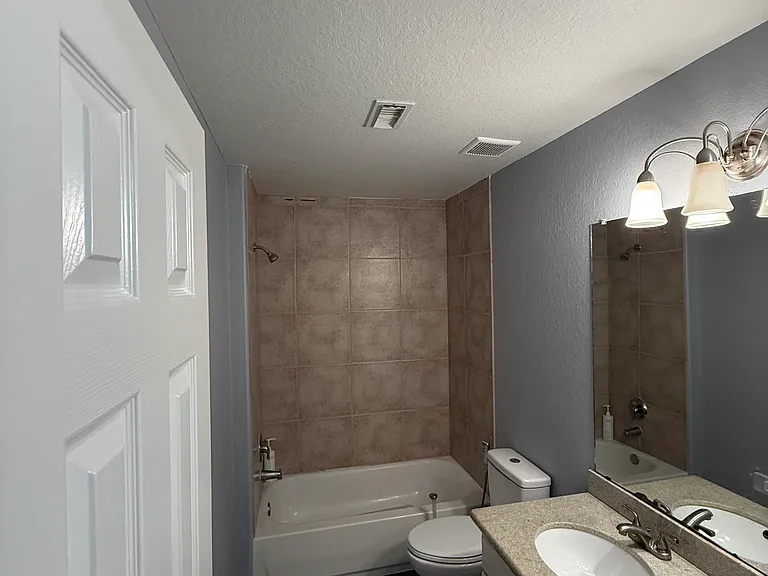 218 Texas Ave — Photo 3