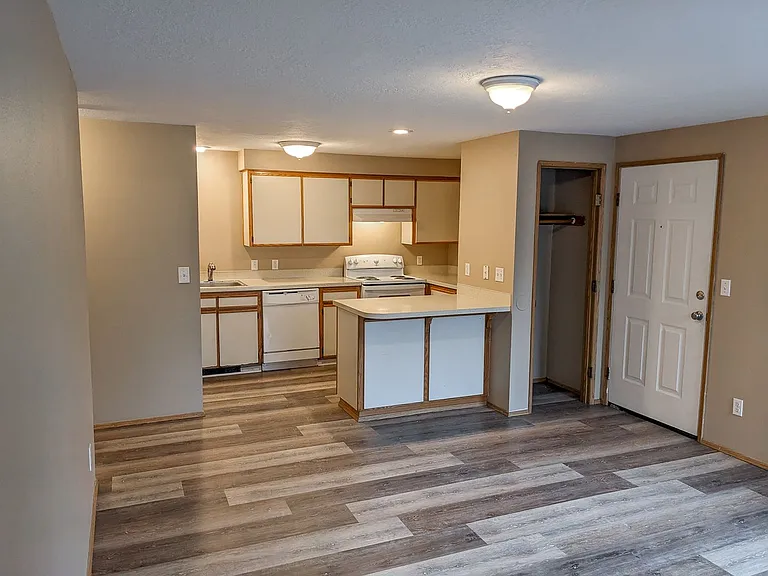 Silverwood Apartments — Photo 18