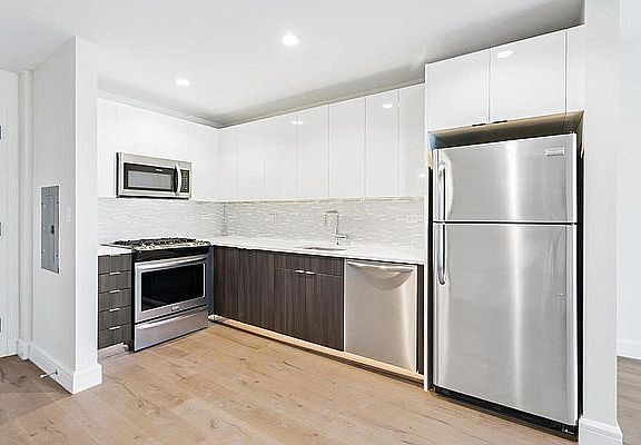 4th image of 25-21 43rd Ave #307