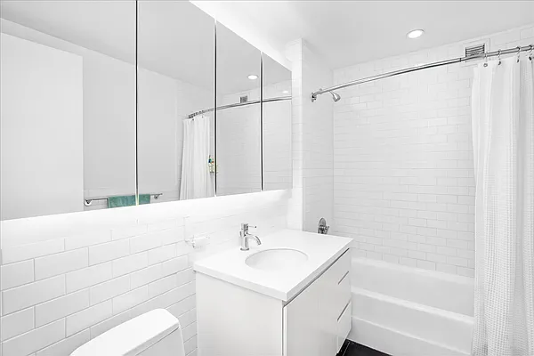 Sold by R New York | media 9