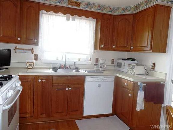 3rd image of 4 Faragut Ave