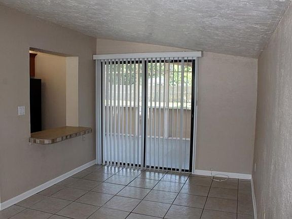 3rd image of 321 W Cornelius Cir