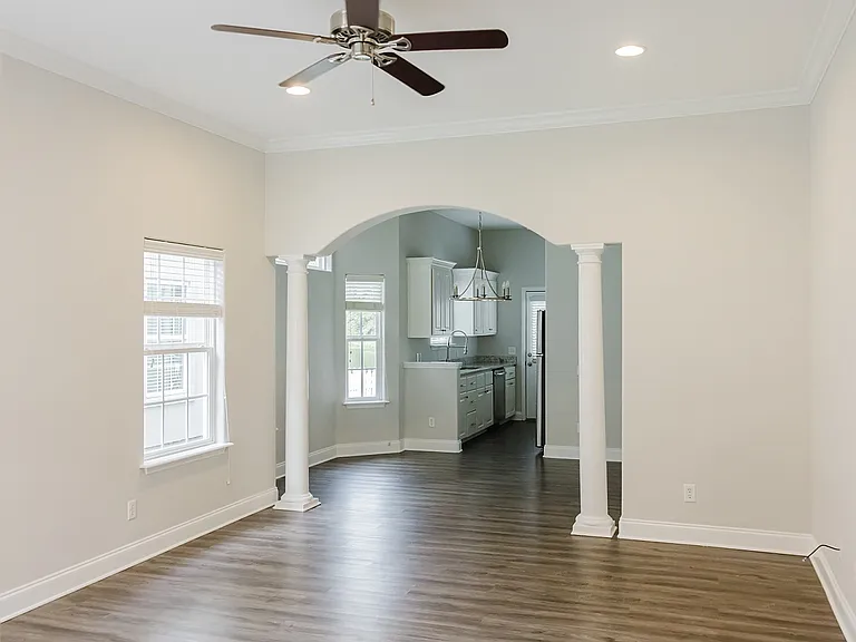 327 Summercreek Cv — Photo 2