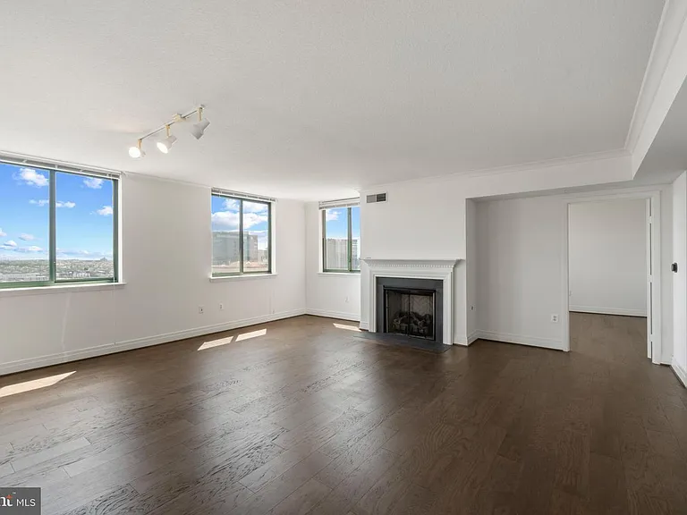 414 Water St #1812 — Photo 10