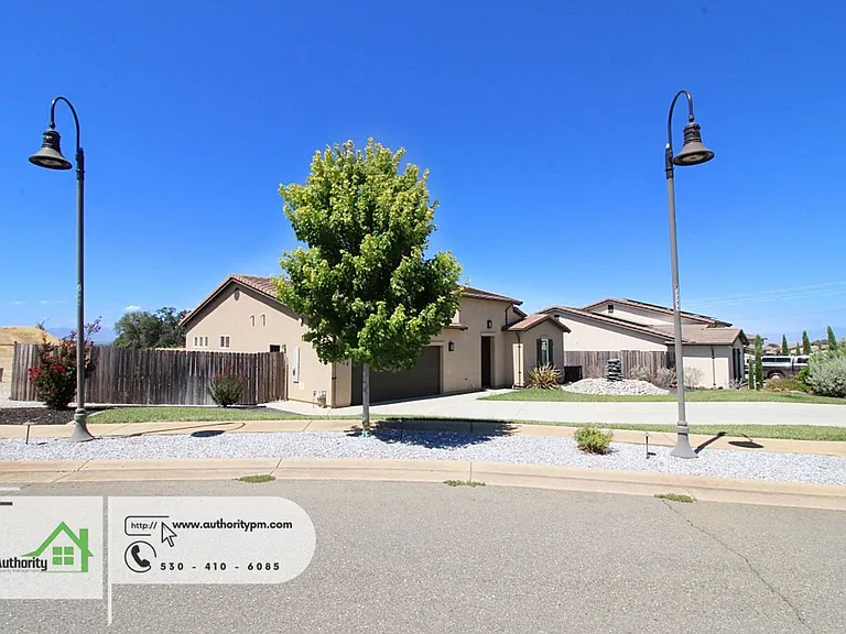 4624 Pleasant Hills Dr — Photo 3