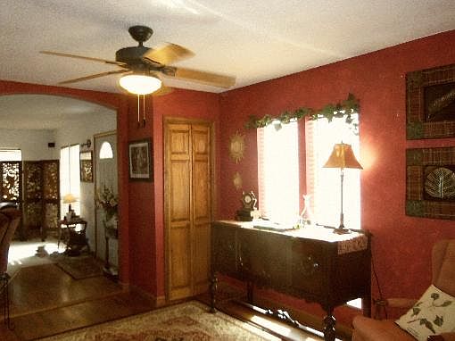 3rd image of 796 Lakeview Dr