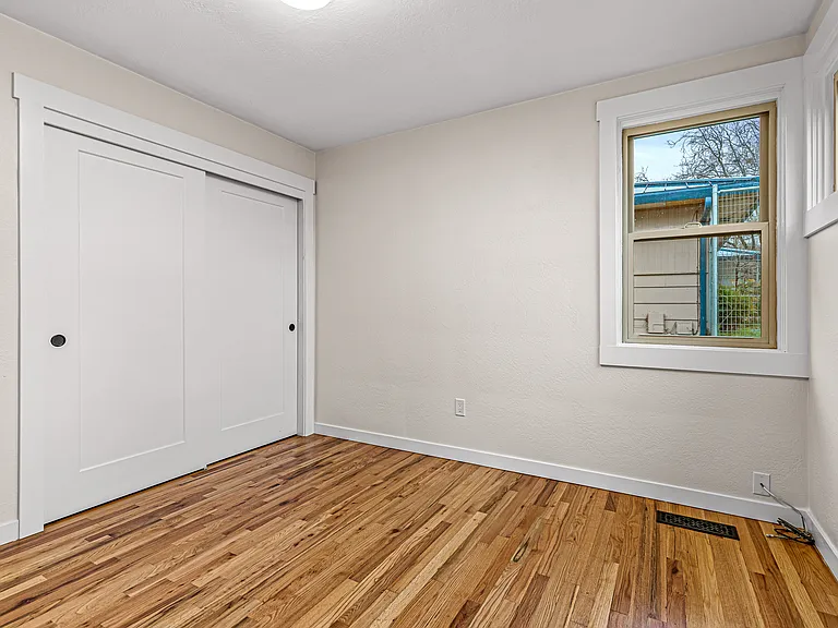 810 Glendale Ave — Photo 18