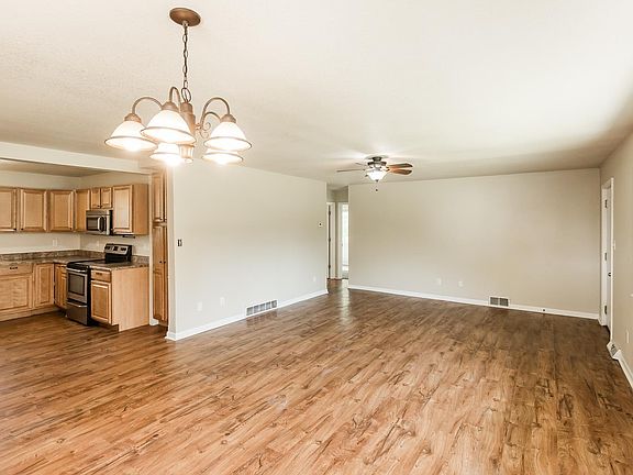4th image of 301 10th St