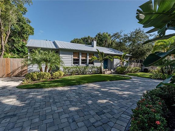 4th image of 1827 Bahia Vista St