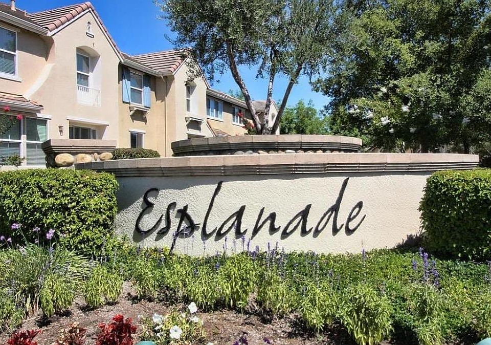 1st image of 302 Esplanade Cir