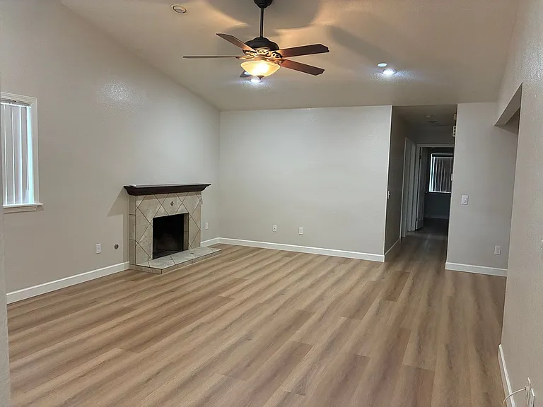 13927 Woodland Dr — Photo 12