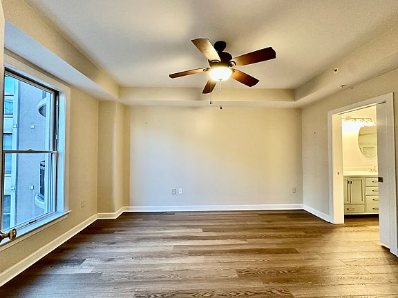 4th image of 718 W Trade St Unit 606