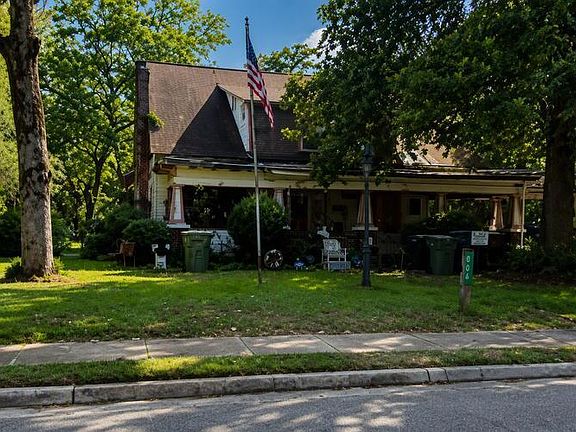 2nd image of 858 Newton Ave