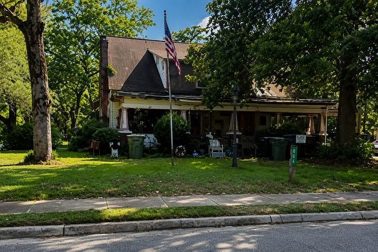 1st image of 858 Newton Ave