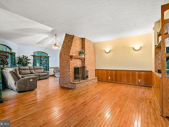 3rd image of 177 Pearce Creek Dr