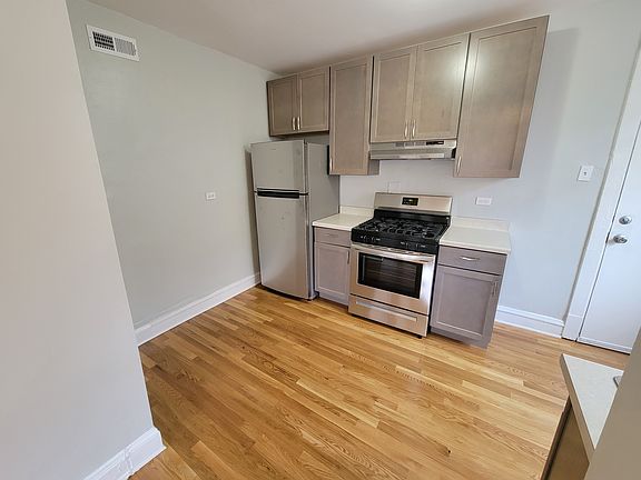 3rd image of 7018 N Paulina St #A3