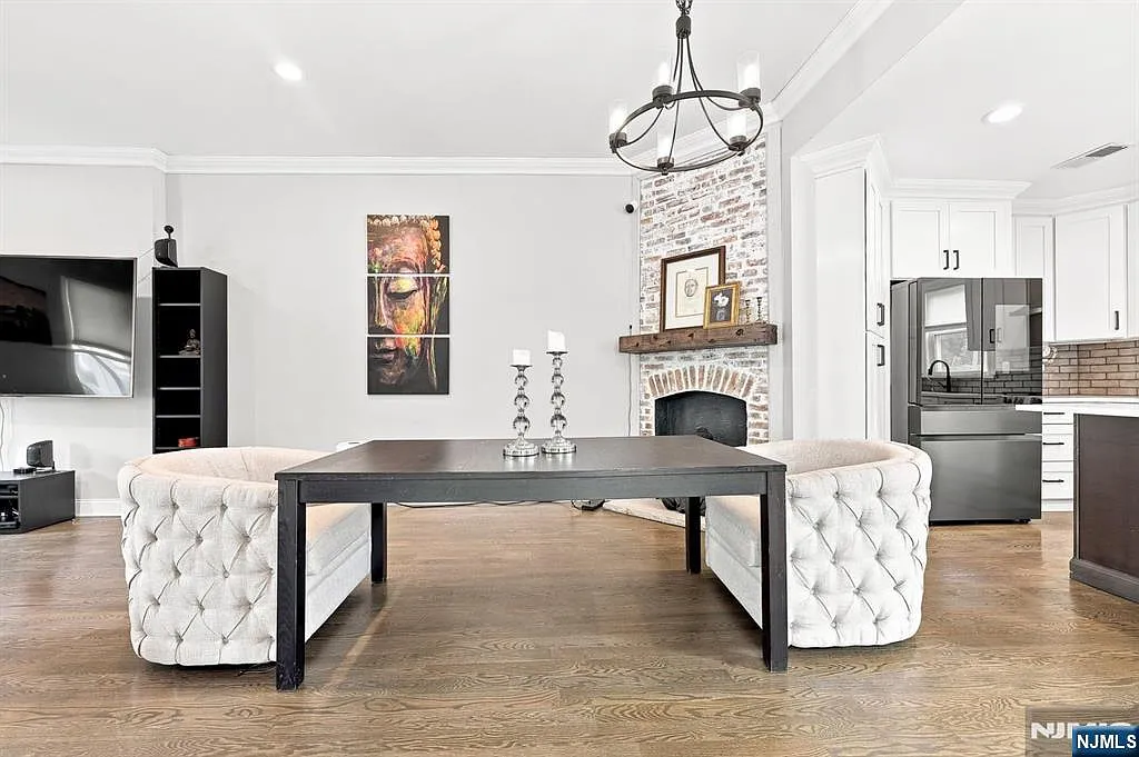 3 bed, 3.5 bath, $5,000 — Photo 3