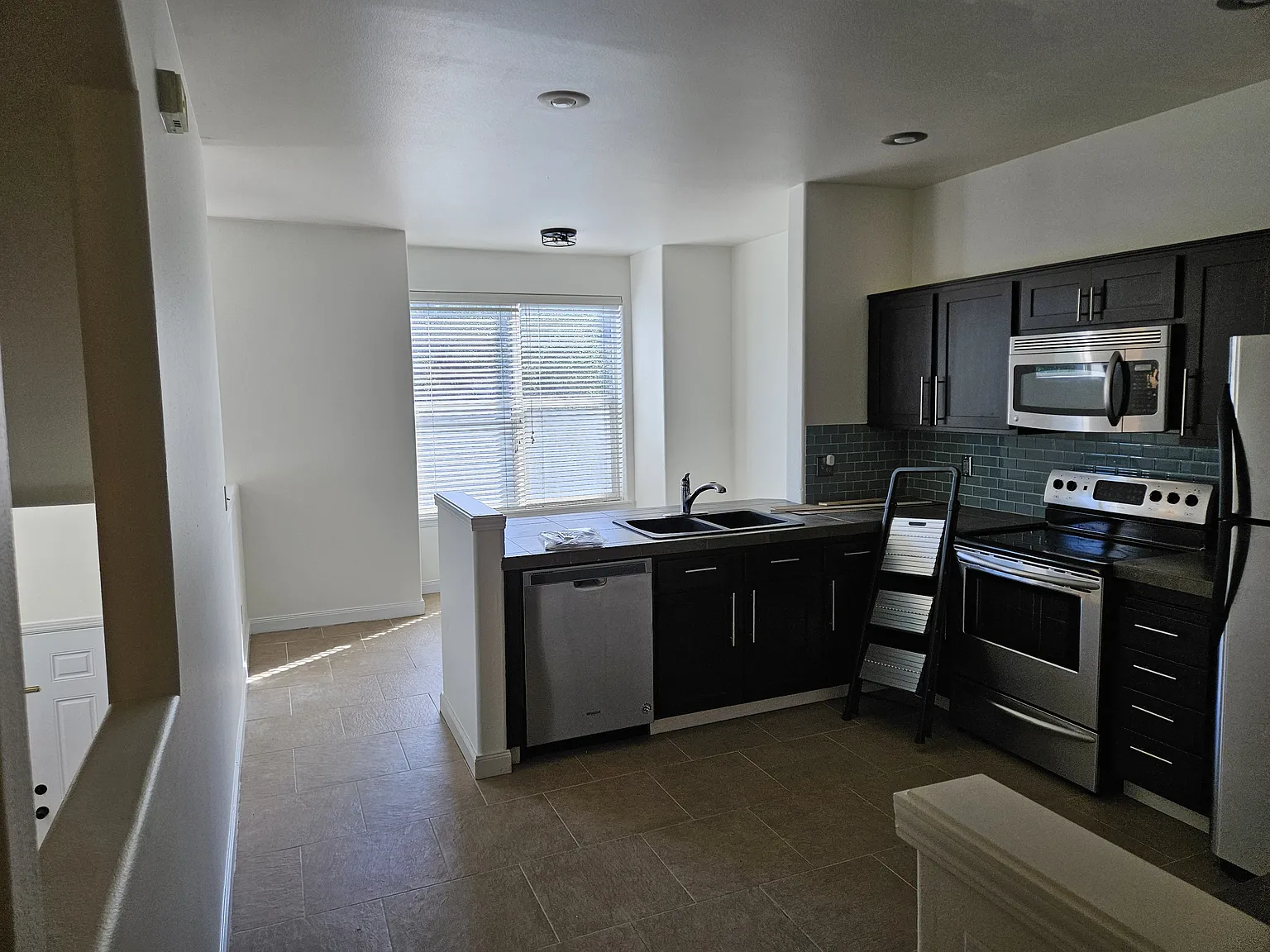 2 bed, 1571 sqft, $2,300 — Photo 4