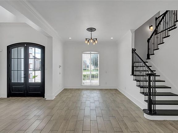 5th image of 150 Pinehurst Ct