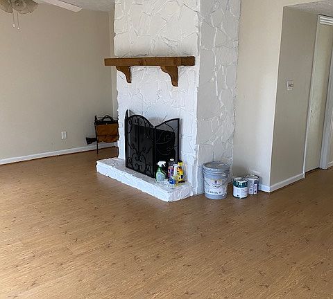 3rd image of 726 Longleaf Dr