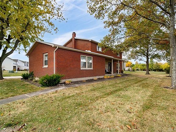 3rd image of 611 Foxtail Ct